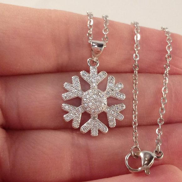 Jewelry - 18K White Gold Filled Snowflake Flower Diamond Zircon Pendant Necklace 18.5"